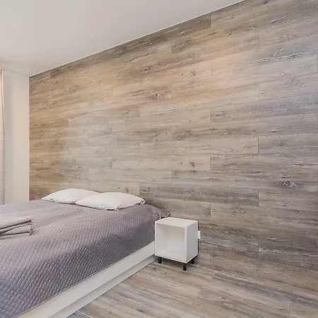 1 Near Center With A Roof Terrace And Parking * Vilna