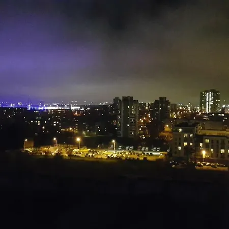 1 Near Center With A Roof Terrace And Parking Апартаменти