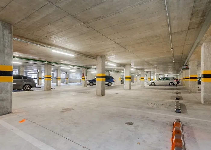 1 Near Center With A Roof Terrace And Parking *