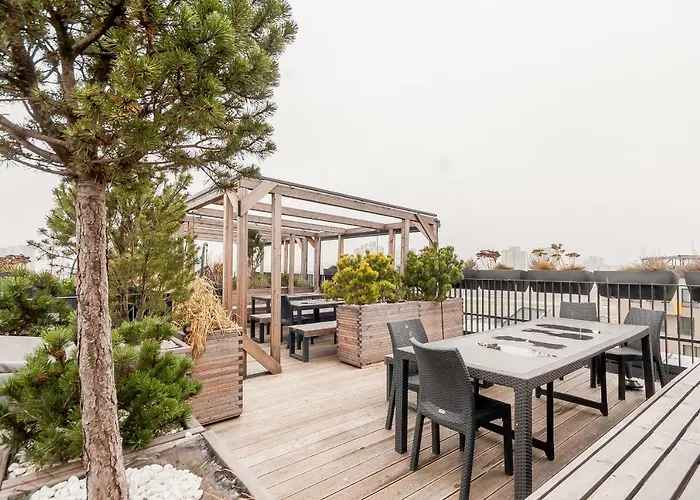 1 Near Center With A Roof Terrace And Parking *