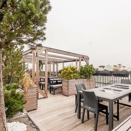 1 Near Center With A Roof Terrace And Parking *