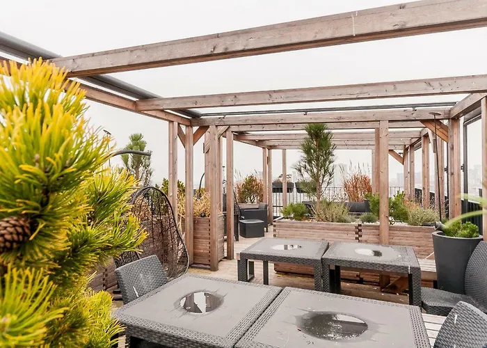 1 Near Center With A Roof Terrace And Parking *